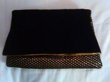 VINTAGE BLACK WITH GOLD ACCENT VELVET CLUTCH HANDBAG EUC BEAUTIFUL