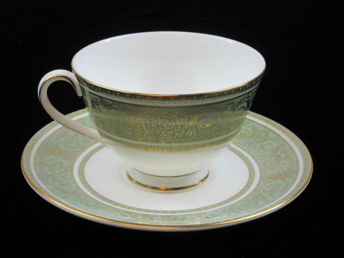 【  ロイヤルドルトン】金彩金盛 上金彩皿／２枚セットA ROYAL DOULTON ロイヤルドルトン】金彩金盛 上金彩皿／2枚セットA