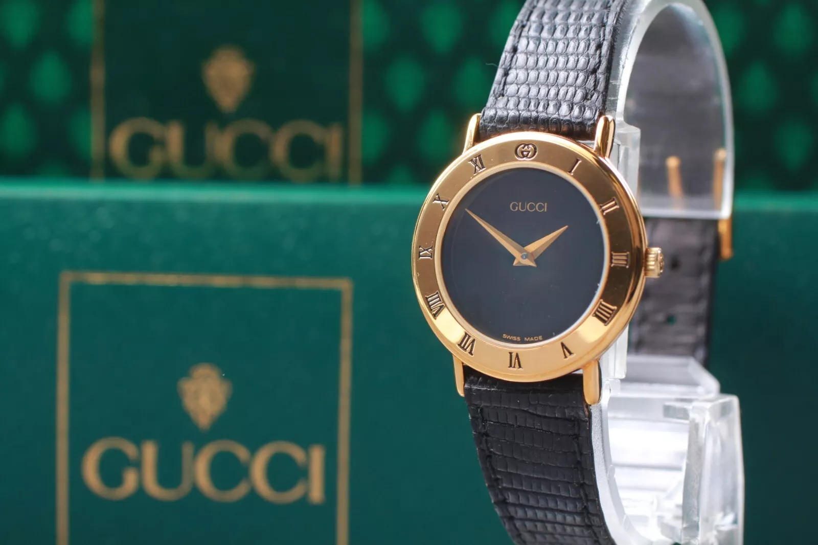 Montre femme vintage ?Presque comme neuve avec boîte? Gucci 3000,2.L cadran noir quartz JAPON