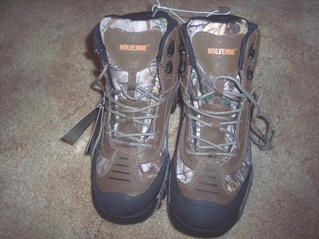 Wolverine Hiking Shoes Camo Boots Vibram Sole Water Proof Shoes 8.5 Hunting Boot - Image 3 of 4