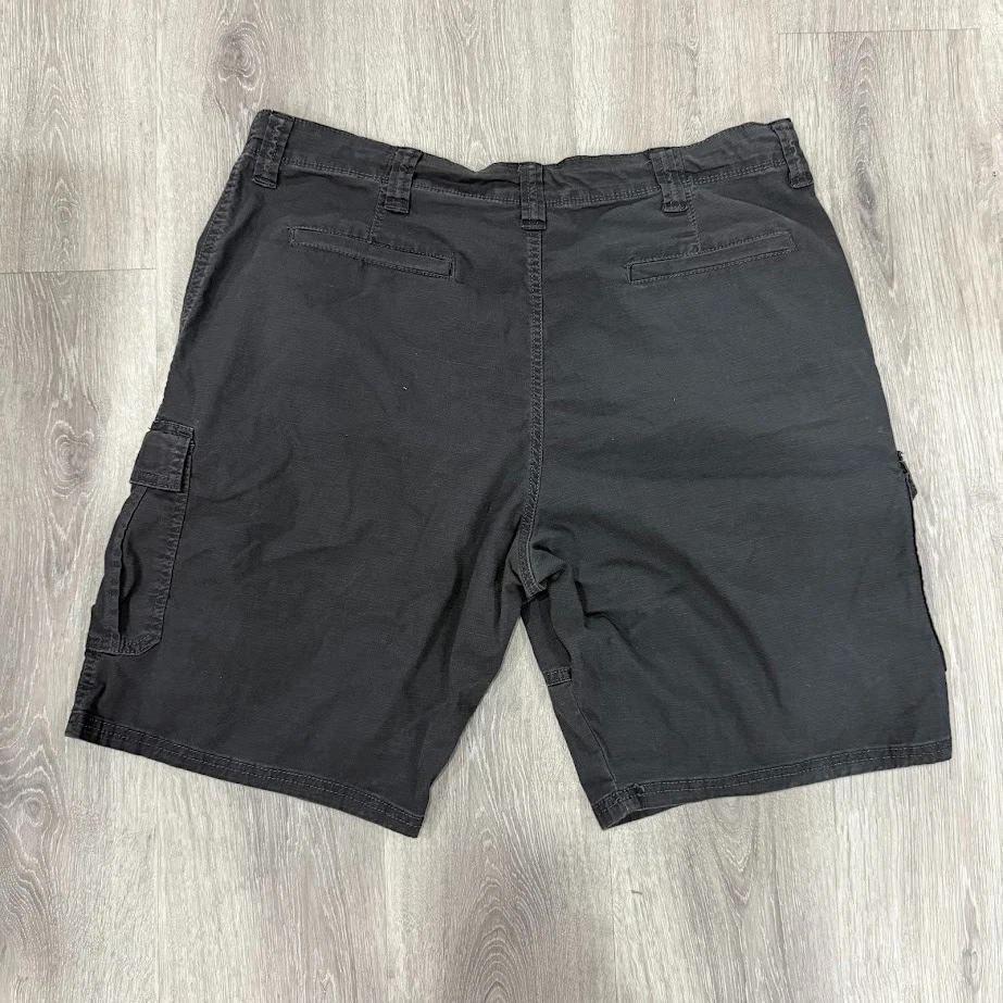 Pantalones Cortos Carga Wrangler Calce Relajado Para Hombre 38 Bolsillos Utilitarios Algodón Negro Foto 2 de 4