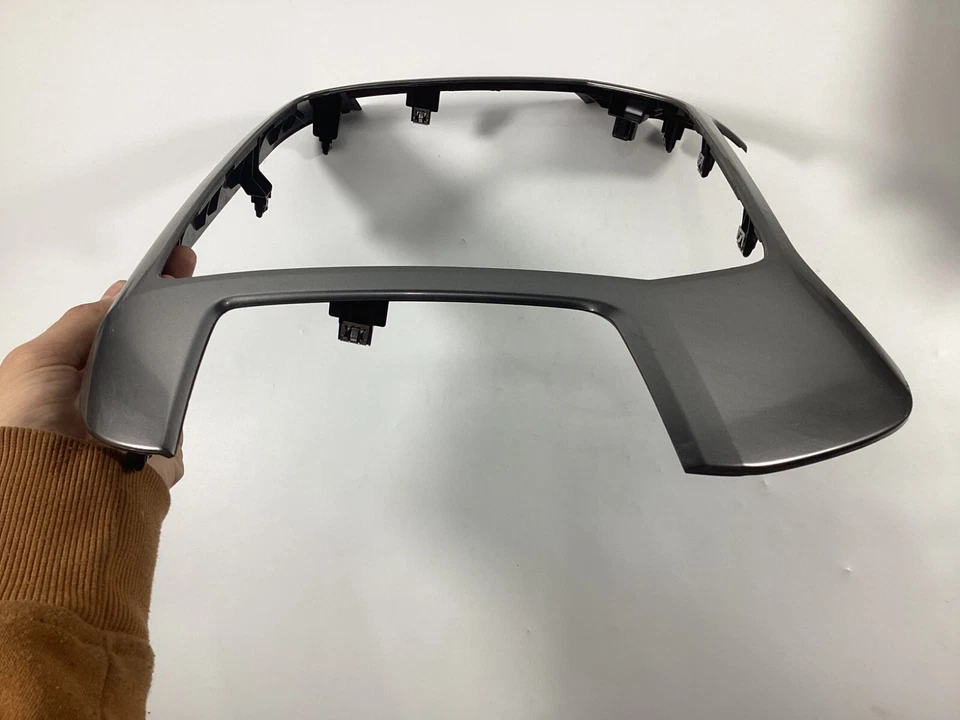 Chevrolet Equinox 2015-2019 tablero radio control bisel moldura panel 23136580 OEM. Foto 3 de 4