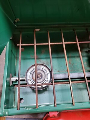 VINTAGE GREEN COLEMAN Camp Stove 425D TWO BURNER 1965 RED LEGS | eBay