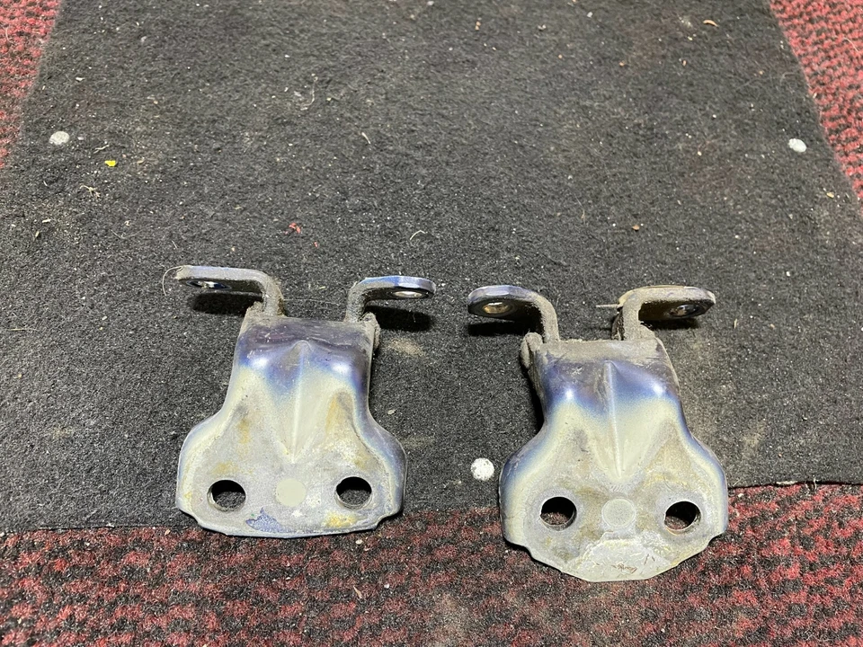 SUBARU IMPREZA 1995 4DR SALOON REAR PASSENGER SIDE LEFT DOOR HINGES PAIR - Image 4 of 4