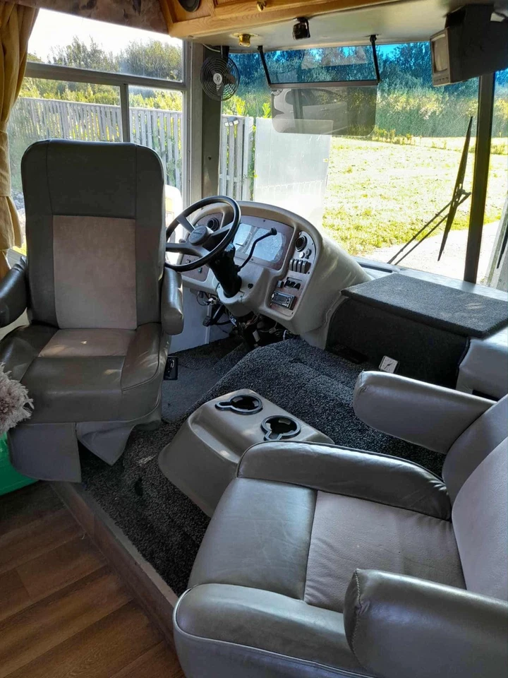 R-vision Trail-lite 2001 Motorhome Caravan American 2001 4/5 Berth Van Life - Image 3 of 4