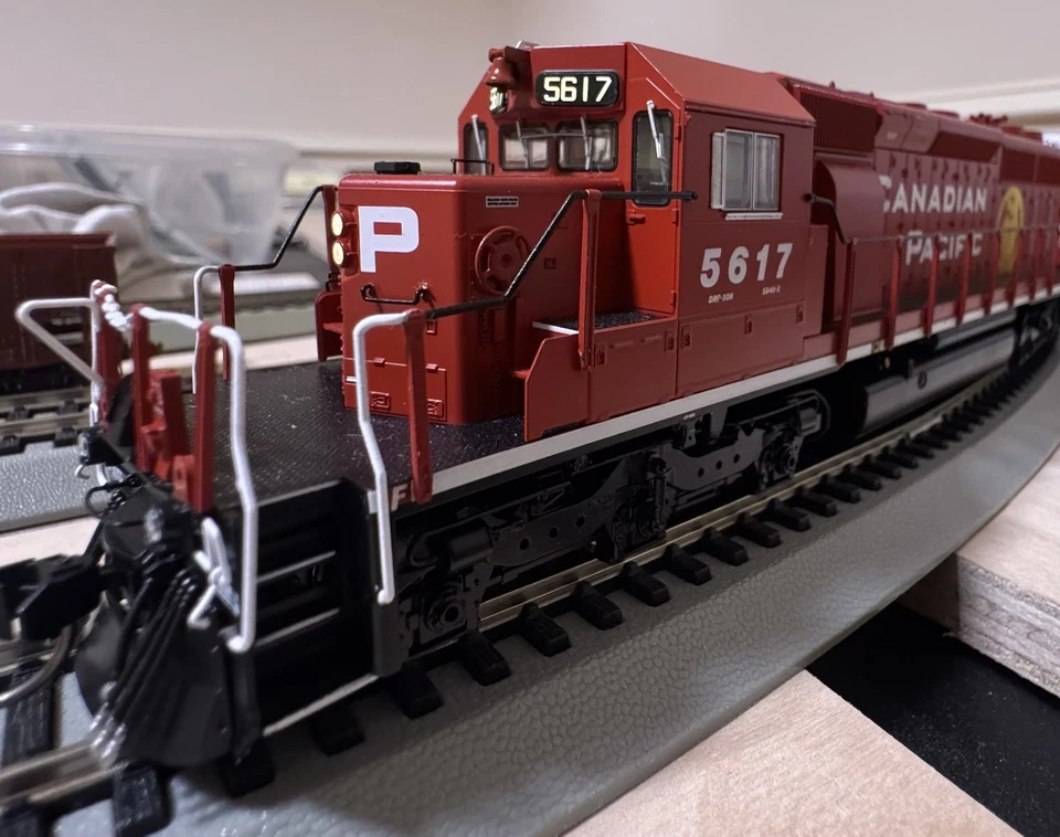 Bowser Ho Scale Sd40-2 Canadian Pacific ( DCC Only ). - Image 2 of 4