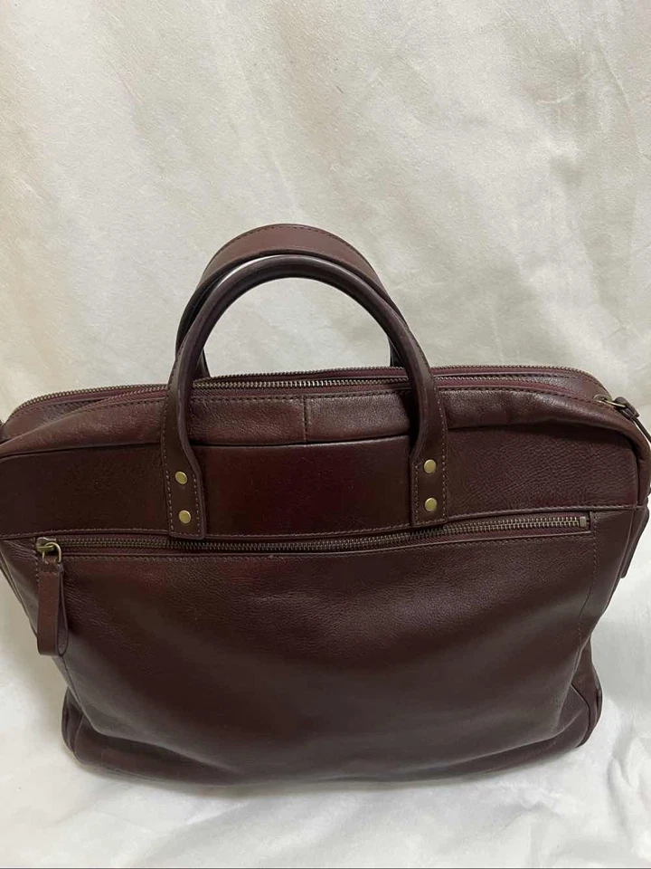 FOSSIL 公文包 黑色 樱桃皮革 便携式电脑 邮差包 无肩带 — 第 2/4 张图片