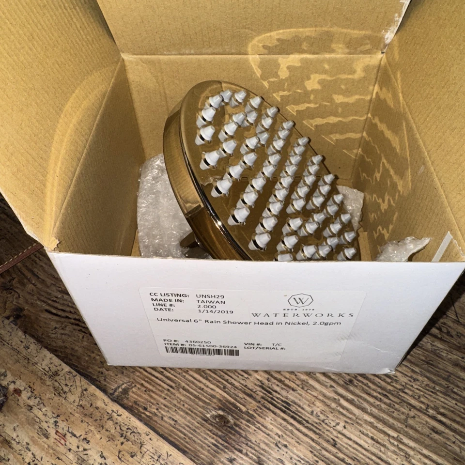 Waterworks Universal Moderno 6" Cabezal de Ducha en Níquel.Dos disponibles. Foto 3 de 4