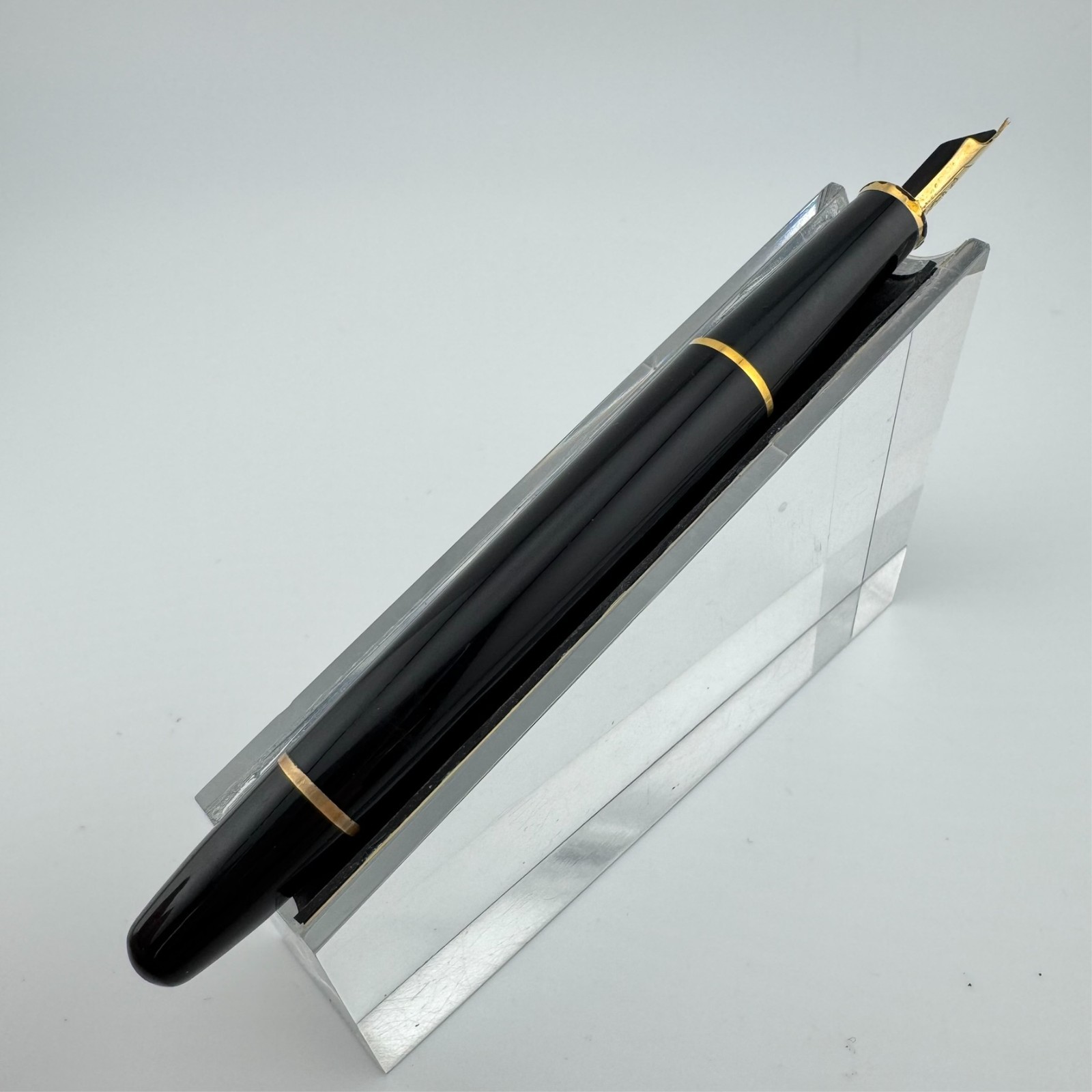 Montblanc Meisterstück No. 144 Classique Fountain Pen 14K Gold EF Nib