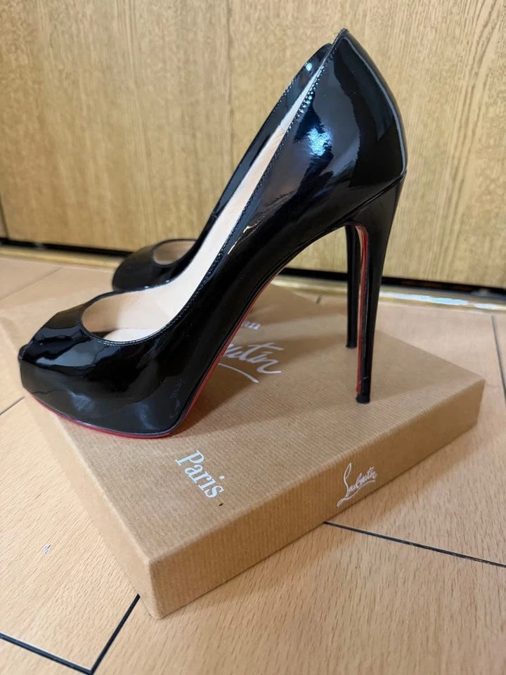 Escarpins Christian Louboutin neufs en cuir verni très privé EU:37 US:7 noir - Photo 1/4