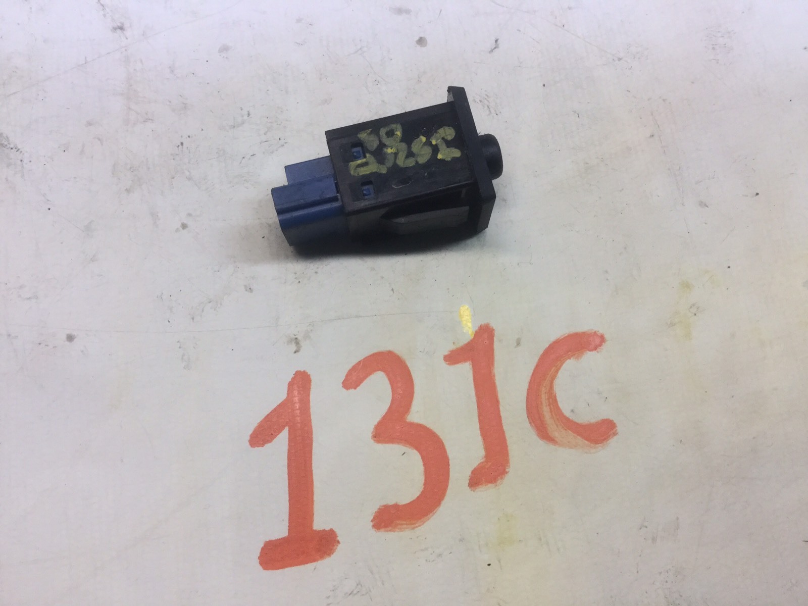 06 07 08 09 LEXUS IS250 TRUNK OPENER CANCEL CONTROL BUTTON SWITCH OEM J