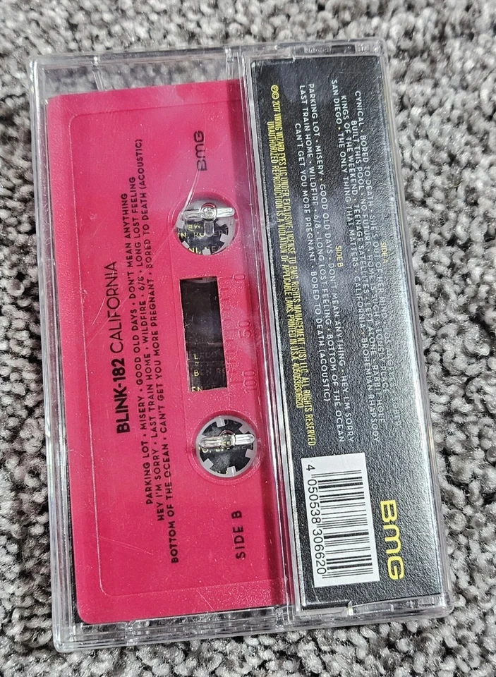 Blink-182 California Deluxe Cassette Foto 2 de 4