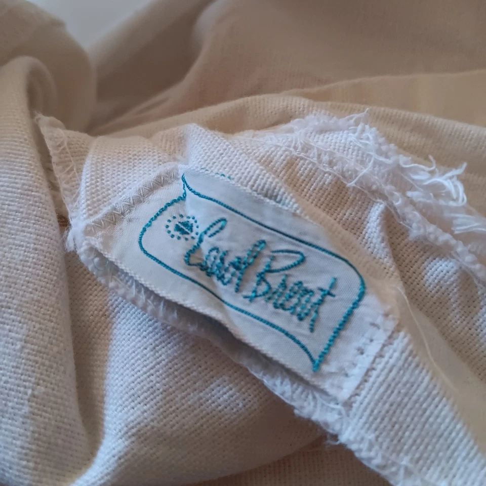 24" Waist sz 6 True Vtg 60s WHITE COTTON SIDE ZIPPER Carol Brent Womens SHORTS - Image 2 of 4