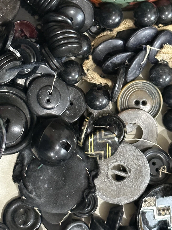 Mix Lot Of 1 Pounds Antique and Vintage Buttons In Tin-As Found-black-brown - Image 4 of 4
