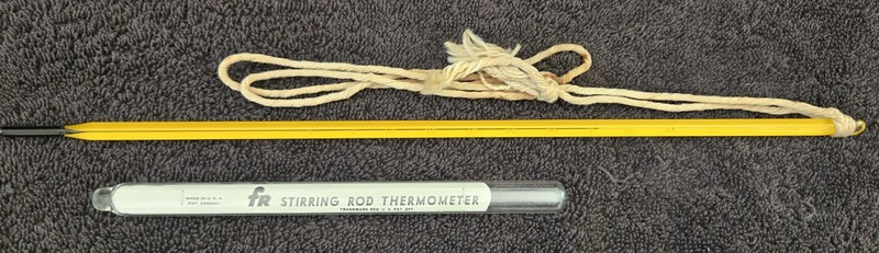 2 Vintage Darkroom Thermometer for Correct Developer Temperature ~ FR & Unbrande