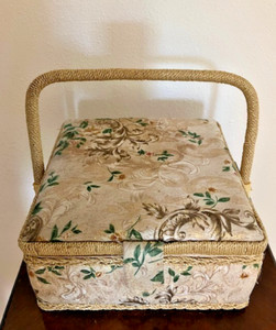 Vtg Sewing Basket w/Handle Pin Cushion & White Tip Pins~ Top Satin Lined Pocket 