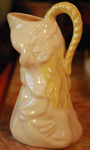 Vtg BELLEEK IRELAND 'Undine' Creamer KNEELING GIRL W IRIDESCENT YELLOW HANDLE 5" - Picture 24 of 24