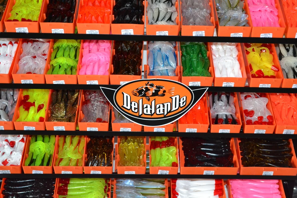 1 Stück DelalanDe Sandra 16cm Shad Gummiköder Kunstköder Gummifisch