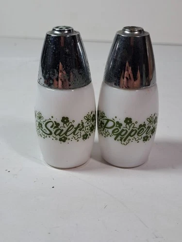 Vintage Green Daisy Pattern Salt & Pepper Shakers - Milk Glass Retro Mcm