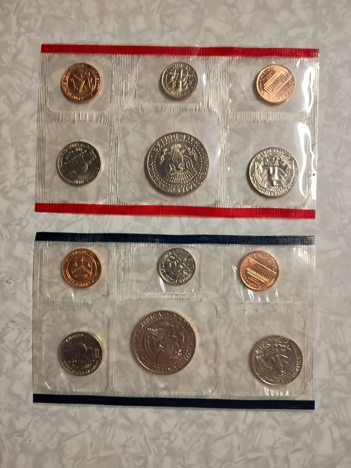 1992 U.S. Mint Uncirculated Coin Set  P & D Mints 10- Coin Set - Image 2 of 2
