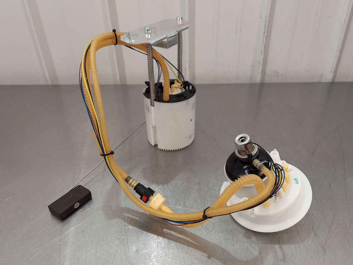 2018 LAMBORGHINI AVENTADOR S LP740-4 LEFT FUEL PUMP 470906091C