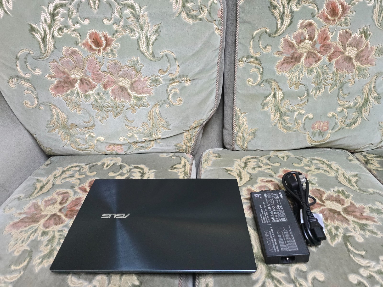 ASUS Zenbook Pro Duo 15.6 i9 12900H 32GB 1TB RTX 3070 Ti 4K OLED Laptop