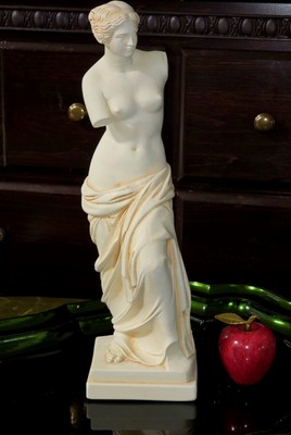 Greek Female Form In Ceramic Replica Aphrodite 17 Inches In Height