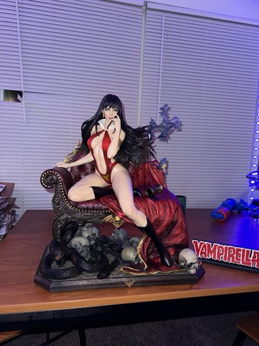 Prime 1 Studio Polystone Statue 1/3 Scale Vampirella 242/500