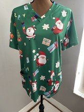 Women  s Green Santa Christmas Scrub Top Sz M/L