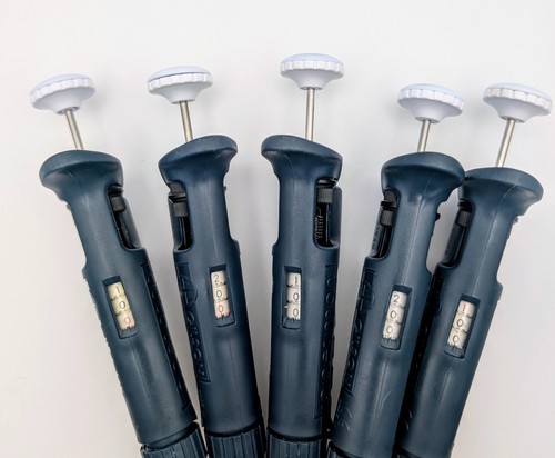 Gilson Pipetman Pipette Set | 10ul, 20ul, 100uL, 200ul, 1000ul | Calibrato - Foto 8 di 13