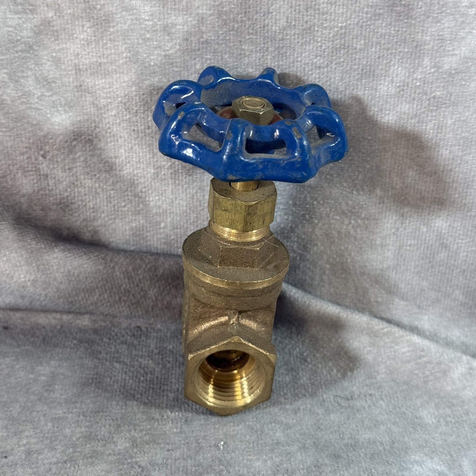 A-1 1/2" FIP x 1/2" FIP 200 WOG psi Lead-Free Brass Gate Valve GV
