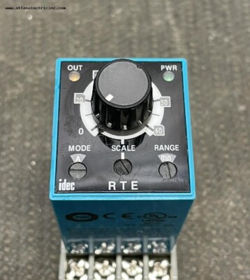 Idec Electronic Timer RTE-P1AF20 10A 100-240VAC with Base