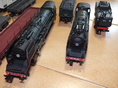 Lot De Trains HO Jouef – 2 Locomotives, 8 Wagons, 2 Passages à Niveau Et Plus – Occasion