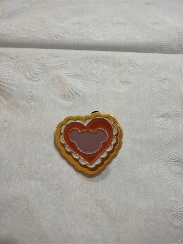 Disney pin Duffy & Friends cookies cookie treat food Hong Kong Disney Bear head
