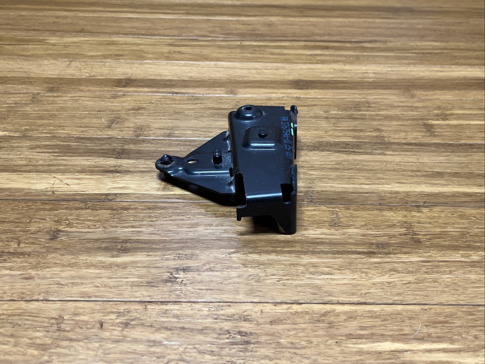Rolls-Royce Dawn 2017-2023 Front Right Lower Side bracket