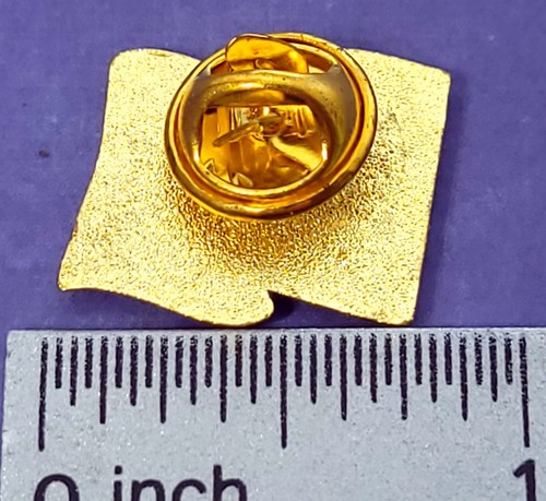 American Flag Lapel Pin Pins Enamel Hat Shirt Gold Border Show Your Patriotism - Picture 2 of 2