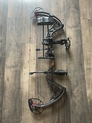 Bowtech Invasion CPX RH Ready to Hunt Package 70#  26-30''  343fps!