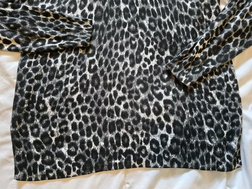 Michael Kors Leopard Print Top Sweater Womens Medium Black White V-Neck MICHAEL - Picture 12 of 12