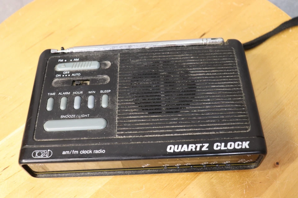 Tozai Clock Radio Cordless AM/FM Vintage Quartz Model 6868 Tested & Works! - Image 2 of 3