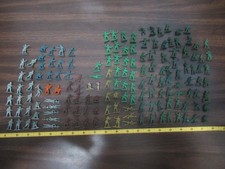Huge lot of miniatures/toy soldiers 150 military army