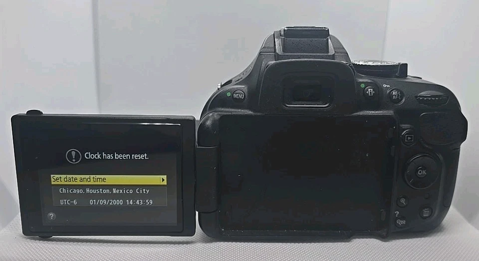 Paquete de cámara réflex digital Nikon D5200 lente 18-55 DX VR, 2 baterías, cargador digital Foto 4 de 4