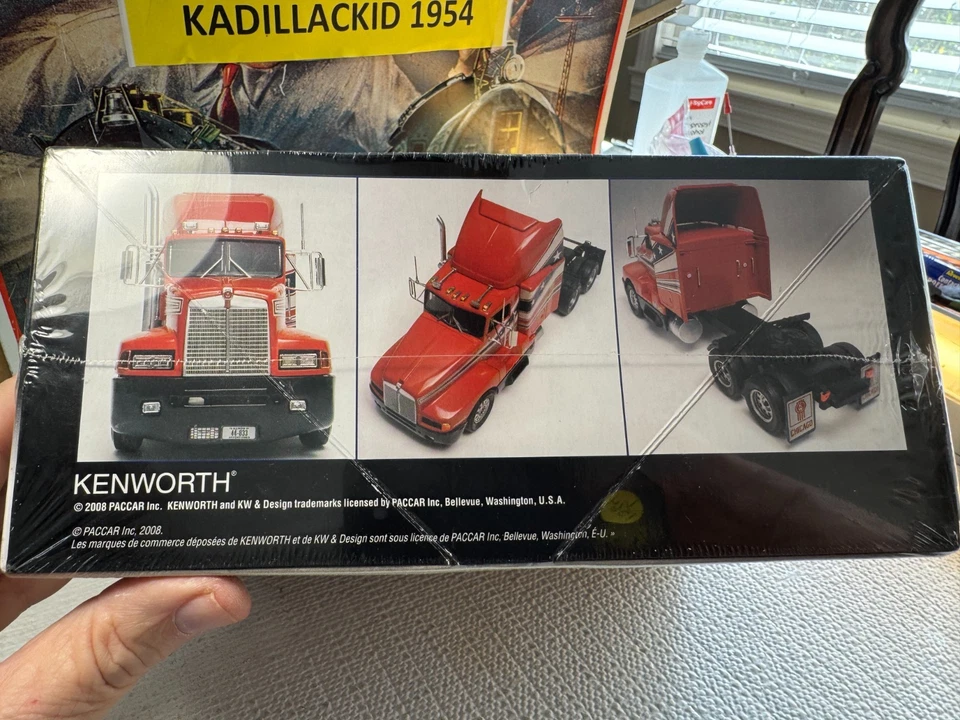1/32 SCALE REVELL - KENWORTH T600A TRUCK KIT -NEW💥T1483 - Image 4 of 4