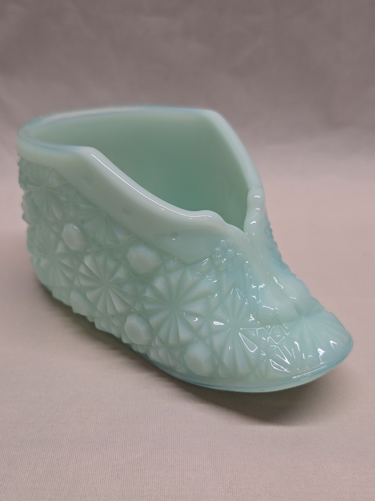 VTG FENTON Art Glass GREEN PASTEL Daisy and BUTTON Baby BOOTEE Bootie Shoe HTF