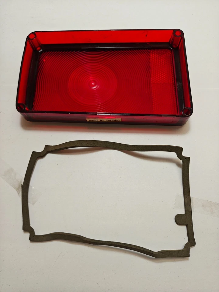 Dodge Charger Super Bee 1971 luz trasera izquierda lámpara lente y junta 3514319 nuevo de stock Foto 4 de 4