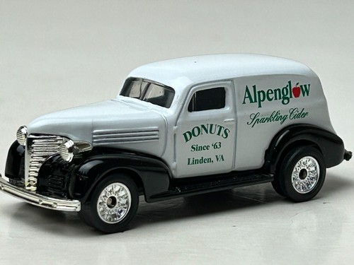 Matchbox AD-Ventures 1939 Chevrolet Panel Truck, Apple House Donuts - Picture 4 of 12