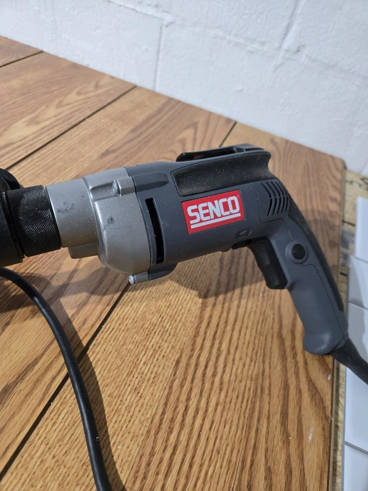 Destornillador Senco SG2510 con accesorio de alimentación automática DS530 Foto 2 de 4