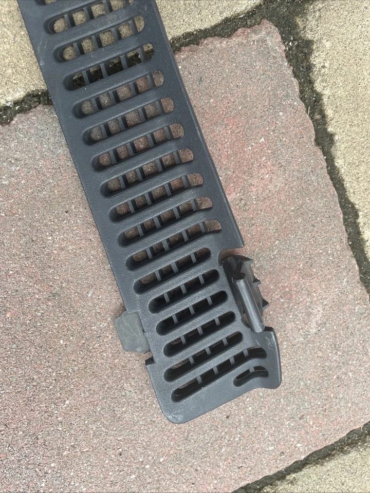 Dodge Magnum, Charger, & Chrysler 300 Cabin Air Filter Box Cover Grille OEM - Image 3 of 4