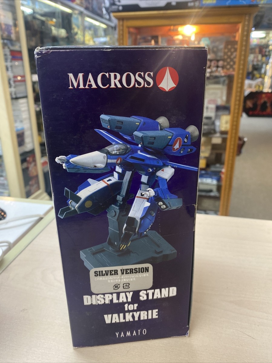 Yamato's Macross Display Stands for Valkyries | An Eye for Things