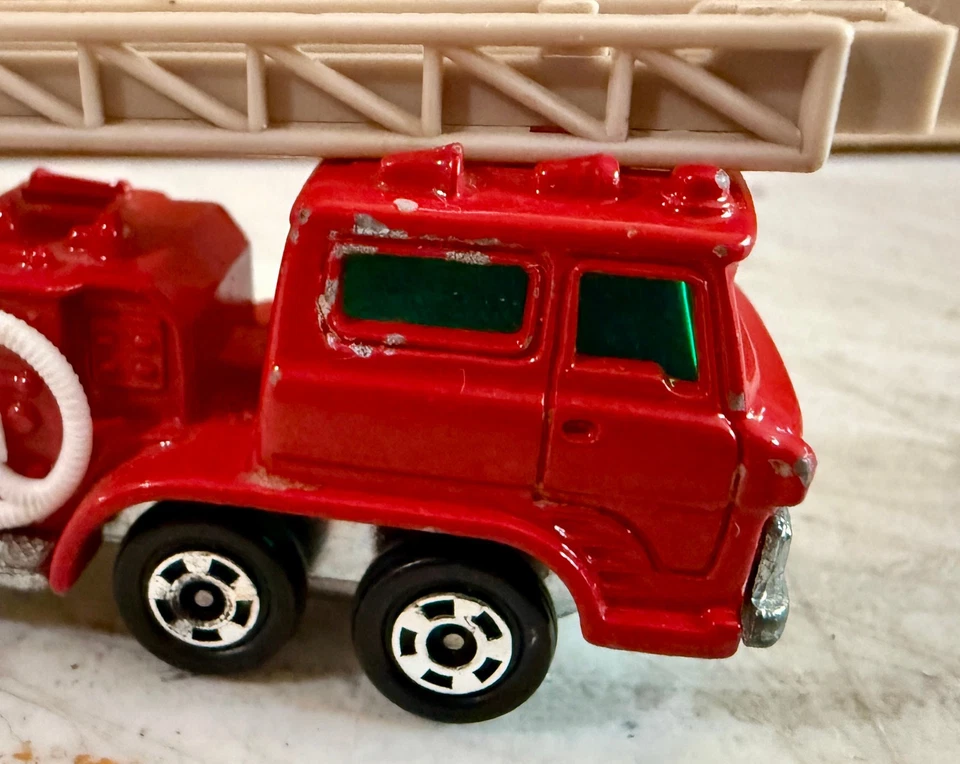 Tomica No.29 Hino Aerial Ladder Fire Truck Made In Japan 70's Great Shape - Image 2 of 4