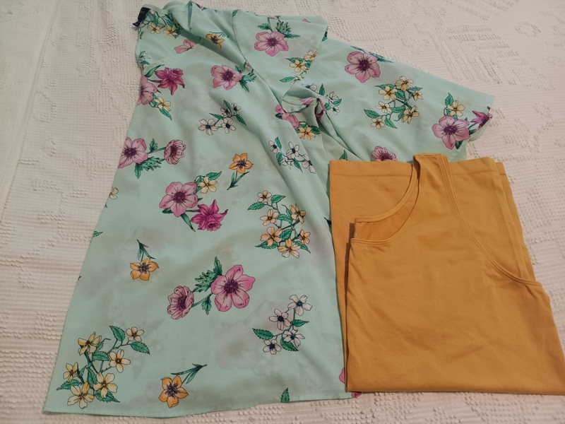 Lot of 2 Tops Tunic And Tank - Woman's Size 22/24 and 26/28